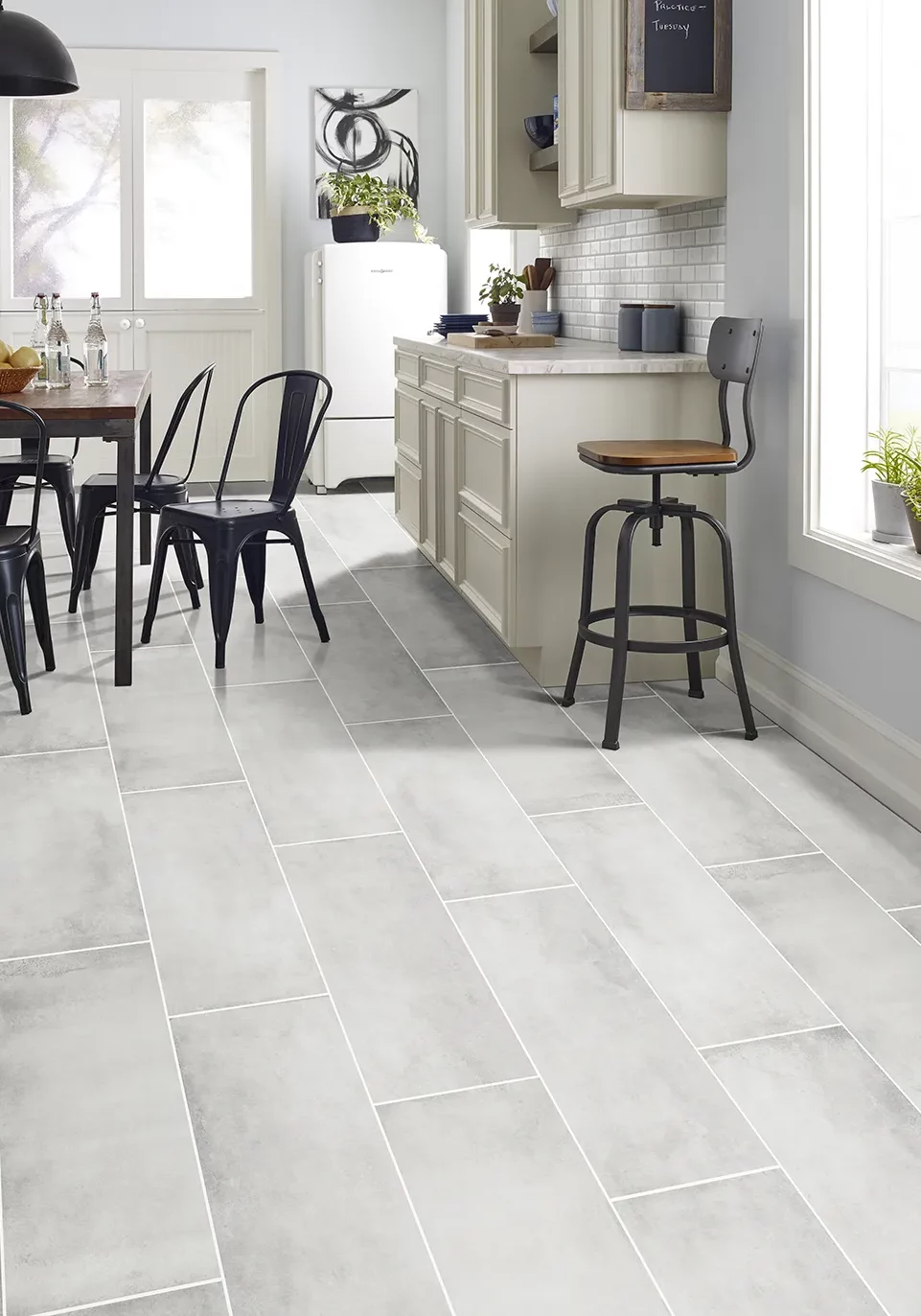 Stone Tile Flooring | Vic's Carpet & Flooring